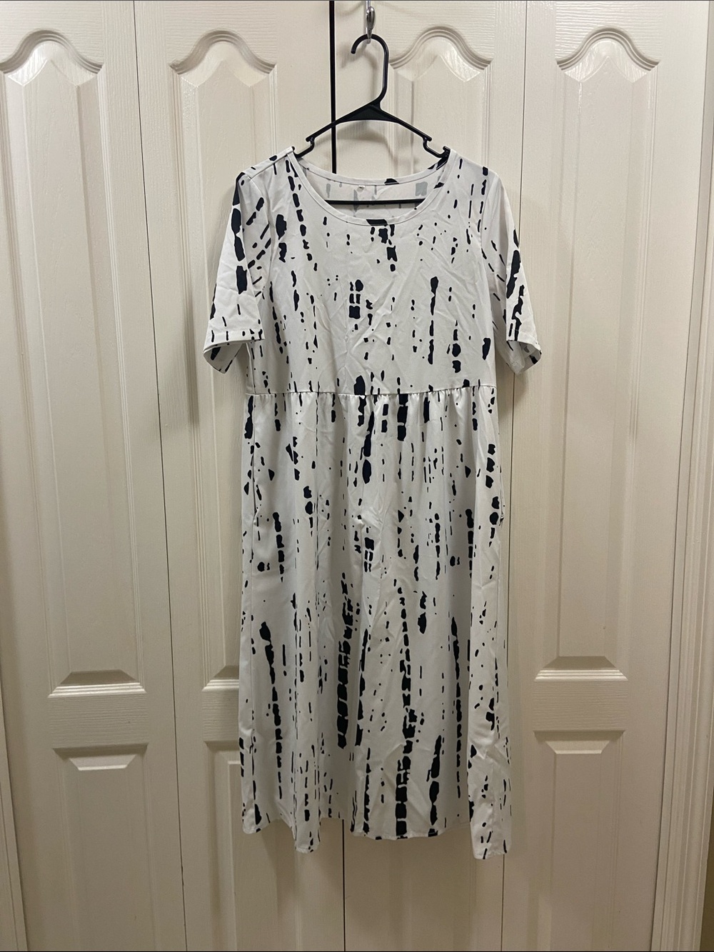 Black and White Splash Print Midi Dress